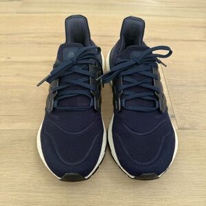 Adidas Ultraboost 22 Navy Blue Running Shoes
Womens Size 8